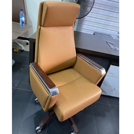 LIGHT BROWN EXECUTIVE OFFICE CHAIR (NEBI)