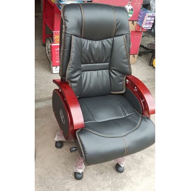 BLACK EXECUTIVE CHAIR WITH RED ARMS (FMAN) 