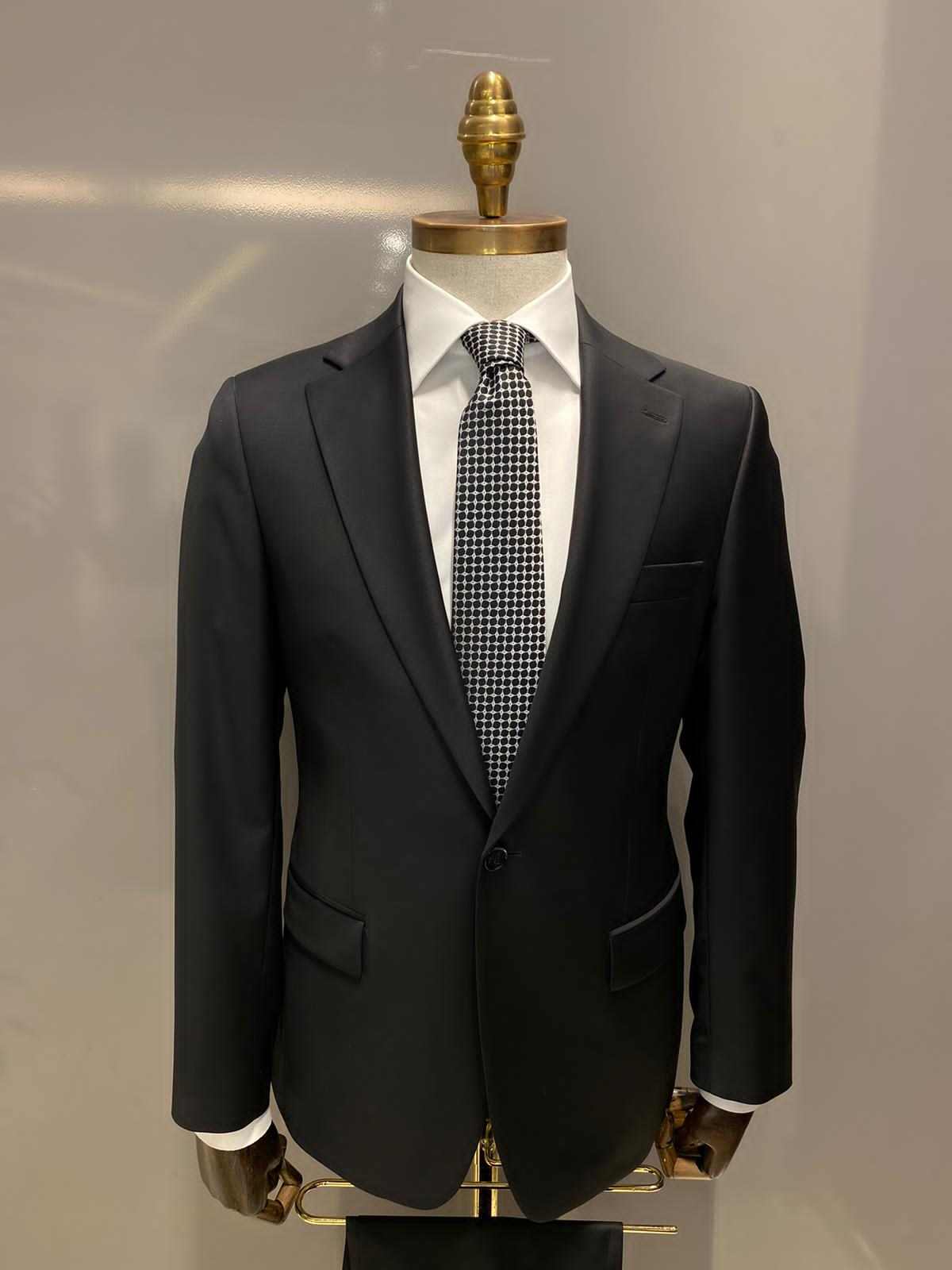 EXECUTIVE BLACK TURKEY SUIT WITH ONE BUTTON-deluxe.com.ng