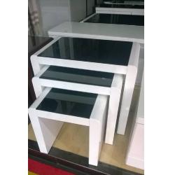 QUALITY DESIGNED 3 PIECES OF BLACK TOP WITH WHITE SIDE STOOLS - AVAILABLE (JAFU) - deluxe.com.ng