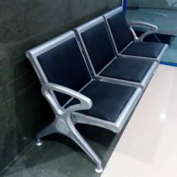 3 BLACK AIRPORT CHAIRS (HIFU)