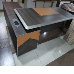 QUALITY DESIGNED COFFEE BROWN OFFICE TABLE - AVAILABLE (AUFUR) - deluxe.com.ng