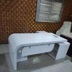 QUALITY DESIGNED WHITE & BROWN OFFICE TABLE - AVAILABLE (AUFUR) - deluxe.com.ng