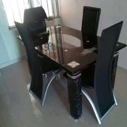 BLACK GLASS TOP DINING TABEL BY 4 CHAIRS (HIFU)