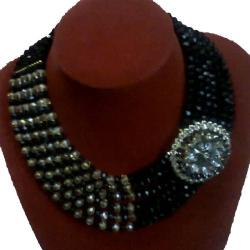 House of beauty 6layers beads  + 1 quality brooch
